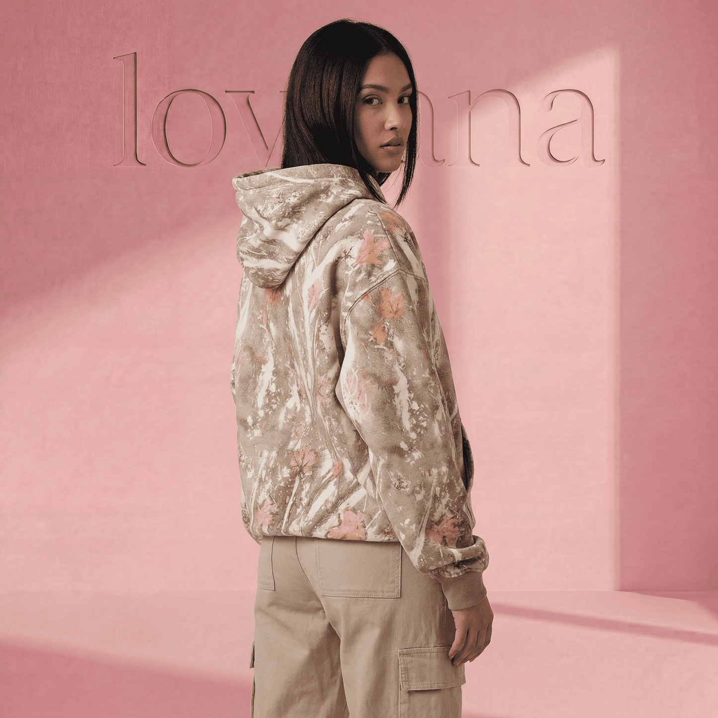 Sichere dir 50 % Rabatt auf den Lovaana Camo Hoodie 💕