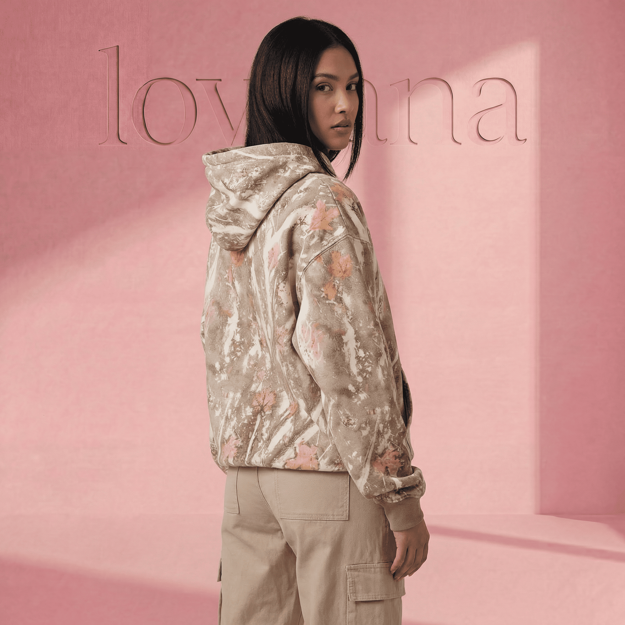 Sichere dir 50 % Rabatt auf den Lovaana Camo Hoodie 💕