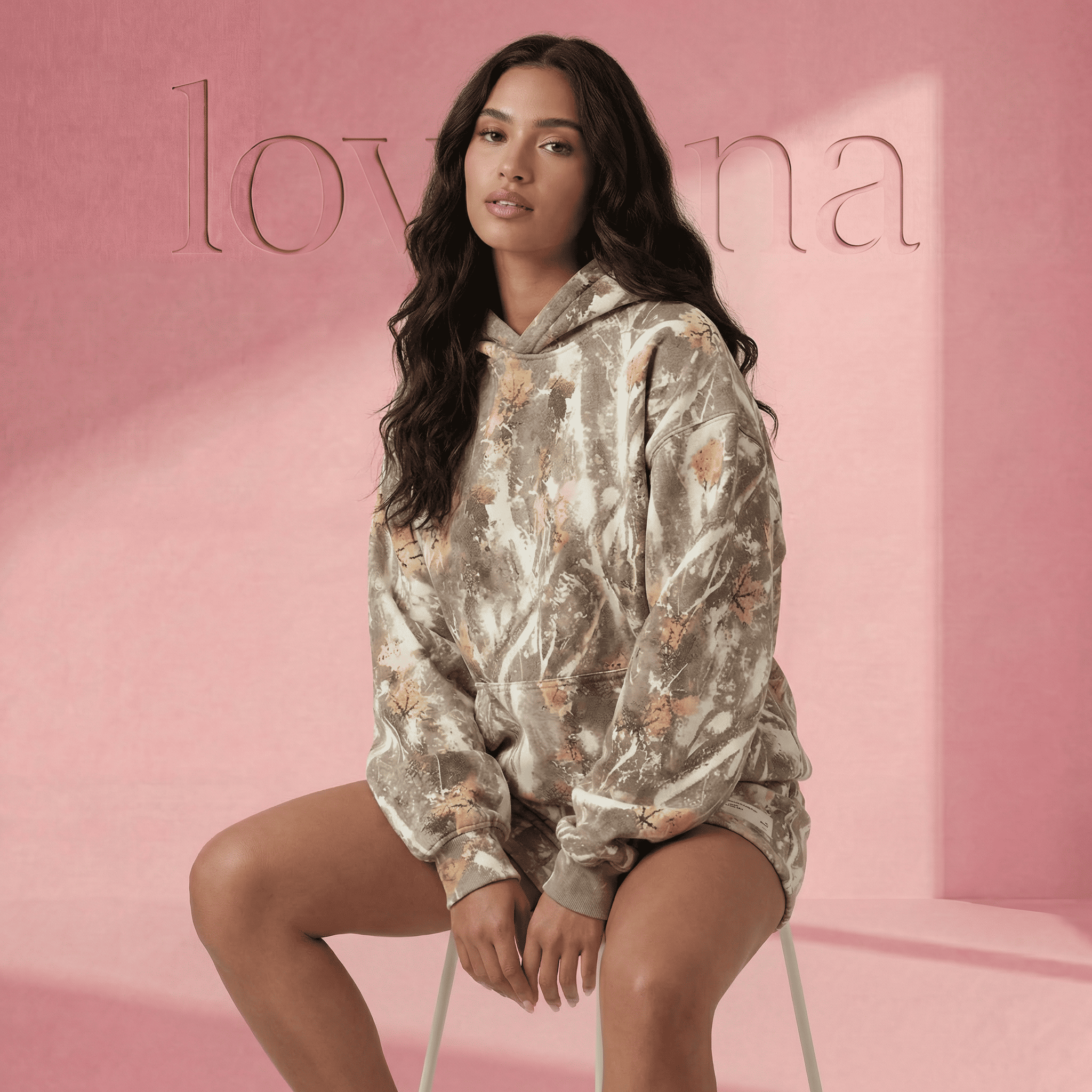 Sichere dir 50 % Rabatt auf den Lovaana Camo Hoodie 💕