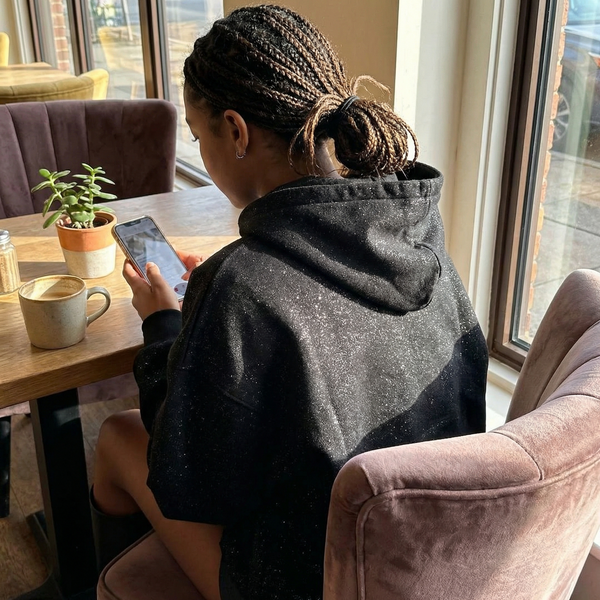 Sichere dir heute 70 % Rabatt – Lovaana Original Schwarzer Hoodie 💕