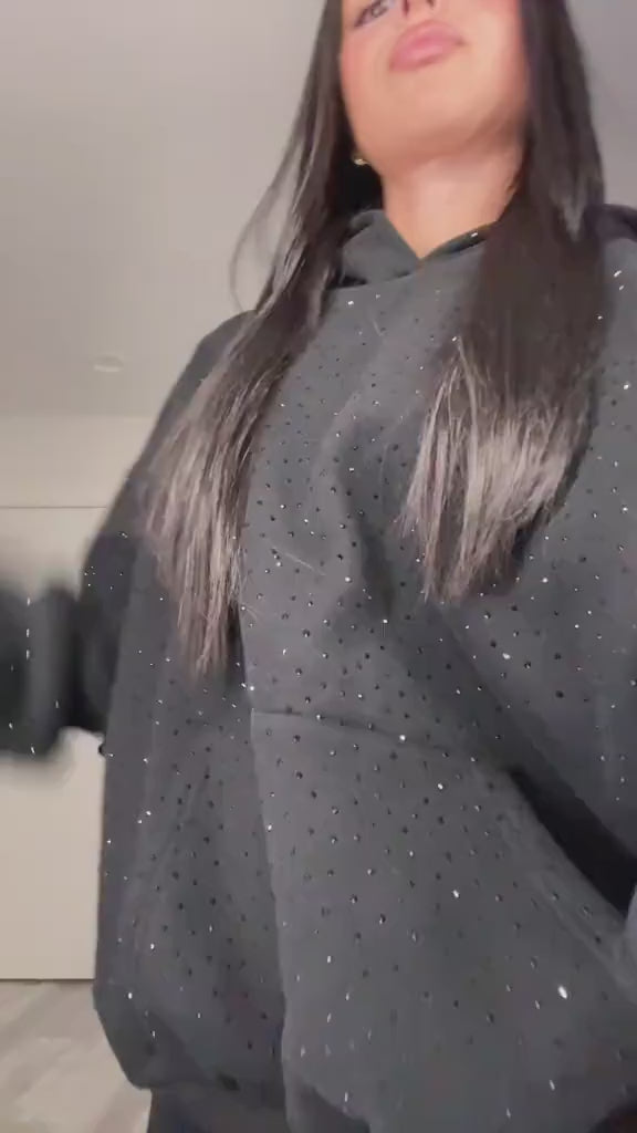 Profitez aujourd'hui seulement de 70 % de réduction sur le sweat à capuche noir original Lovaana 💕